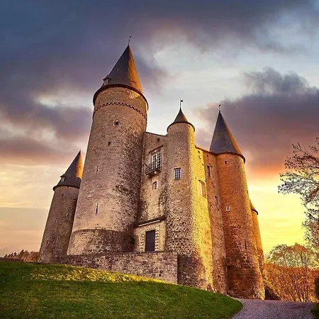 Lesse En Ciel Vous Accueille Avec Plaisir . Dom wakacyjny Houyet